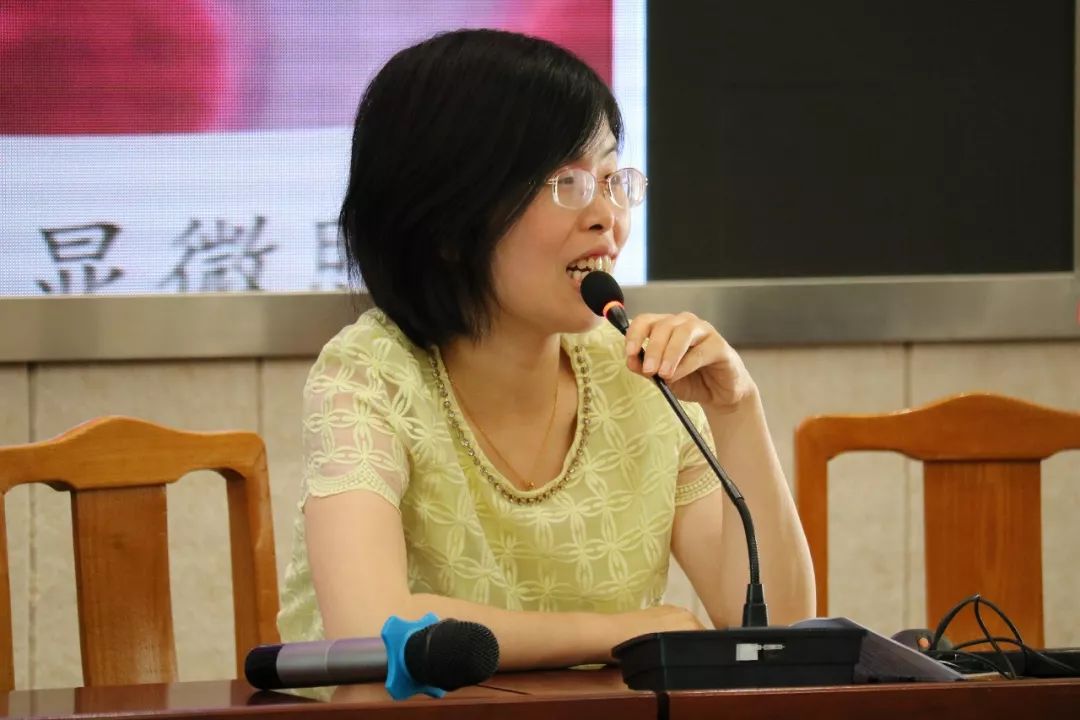 从一个个优秀学子到一张张精致奖状,化学竞赛张栋老师向我们展现了他