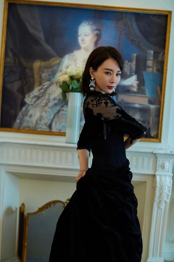 原创陈数晒蕾丝黑天鹅美照网友好想与姐姐一起跳支天鹅舞