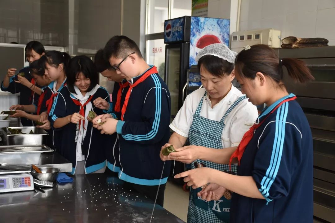 【文明实践】桃园镇初级中学开展"端午粽飘香,情暖敬老院"志愿服务