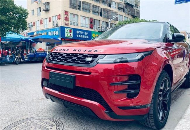 新款路虎极光国内现车实拍,内饰三块屏 小后排空间!