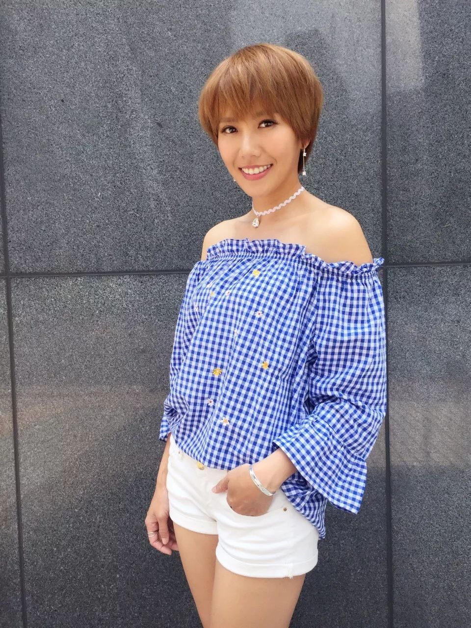 大牙是周宜霈的艺名,大牙当过"我爱黑涩会"的助教,第一任班长,也是"黑