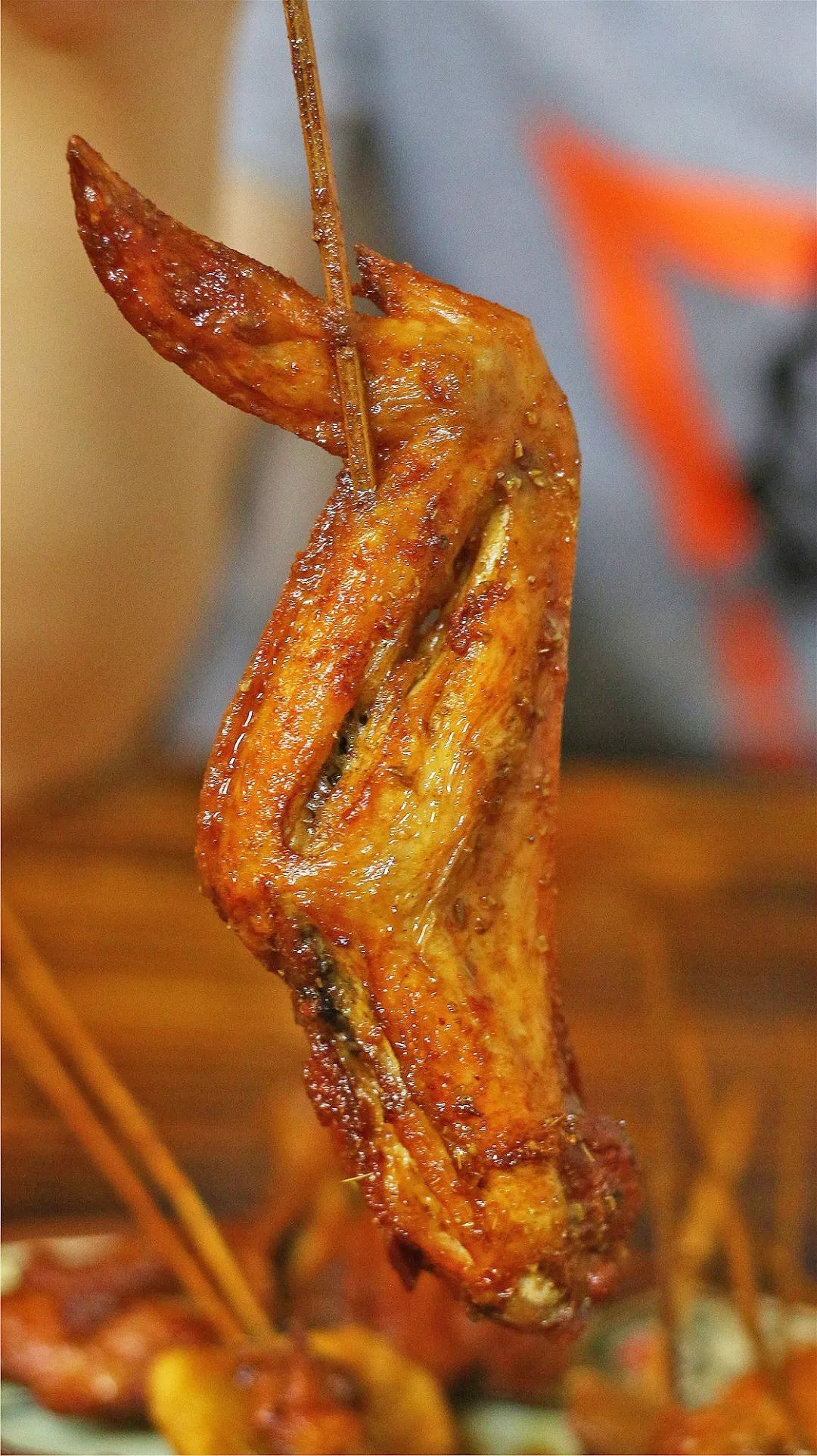炸鸡全翅炸扁食是小时候的味道,炸过的扁食外皮酥脆,里面的肉馅还咸
