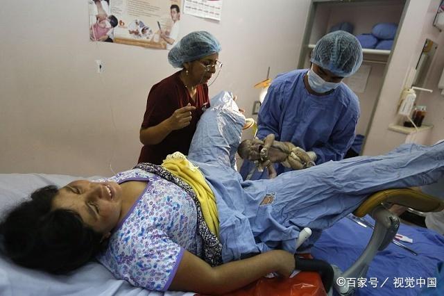 分娩时却被丈夫强行从产房抱出,医生懵了:干啥!还想妻儿活不?