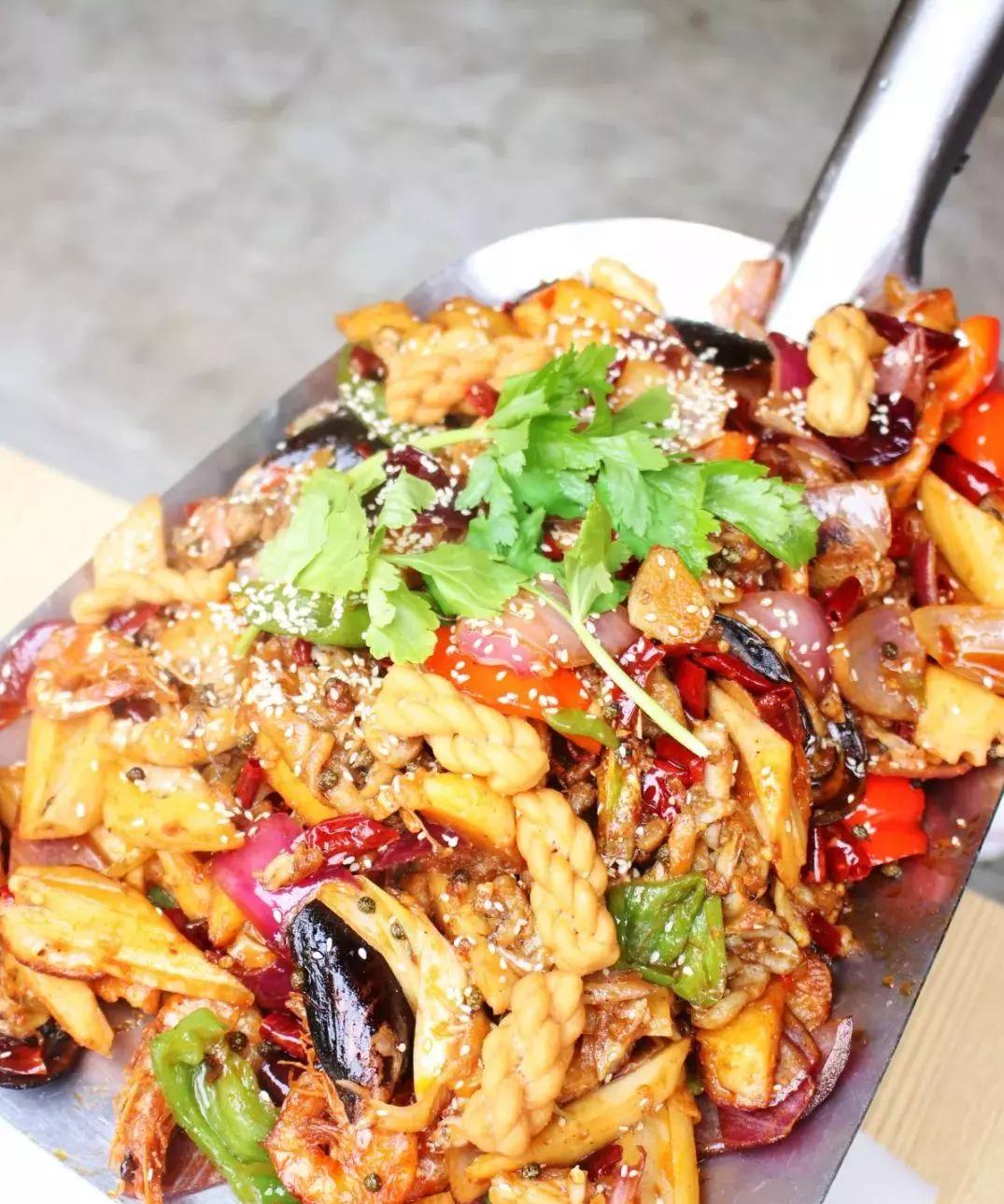 汉中第一网红铲霸气撩翻你超级大铁铲掀开海鲜盛宴