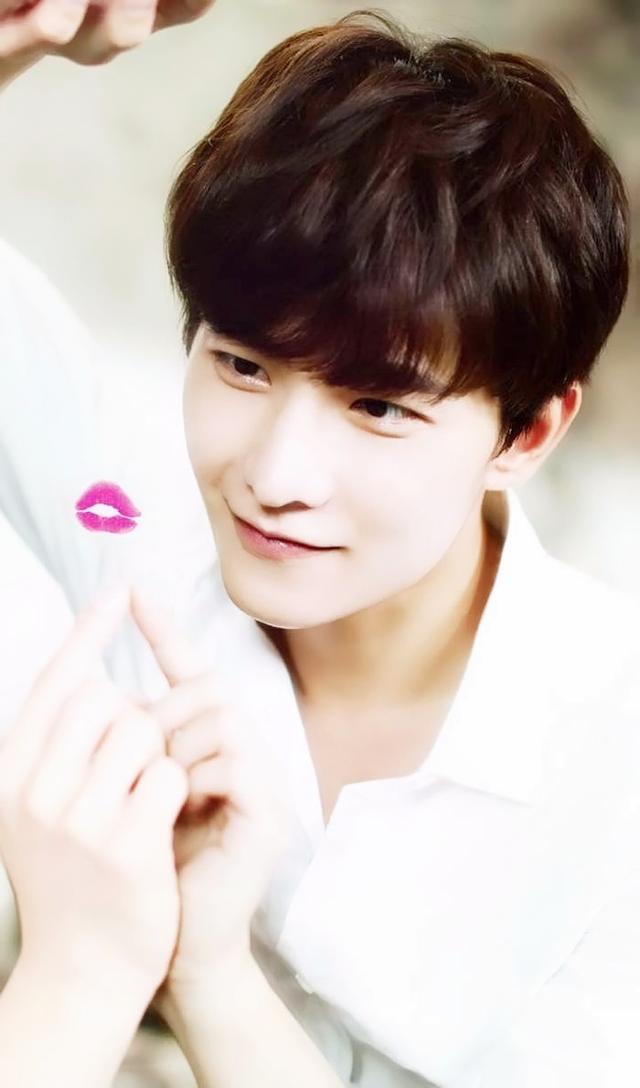 留了3个月寸头的杨洋见光就死还是颜值回春当过兵就是不一样