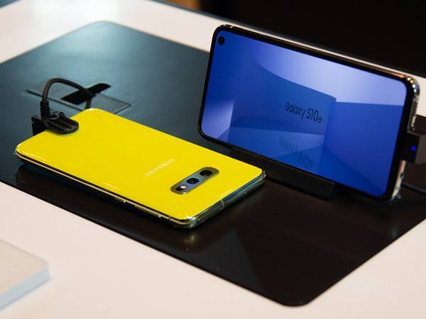 三星galaxys10e的侧面指纹识别反人类还是炫科技