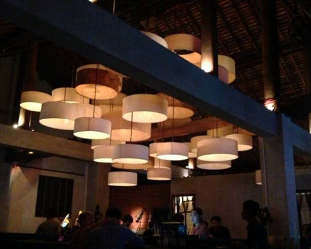 下面就来推荐几家比较出名的酒吧 ▼ bluewave bar bluewave bar 价格