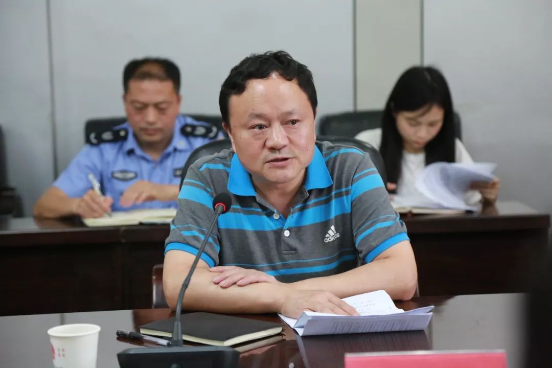 6月3日,市住建局副调研员程正明率考核组到横峰,就我县2018年保障农