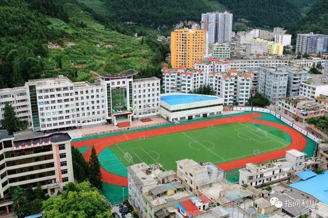 利川二中,这片天空下留下多少欢声笑语,而他们终将成为青涩而美好的