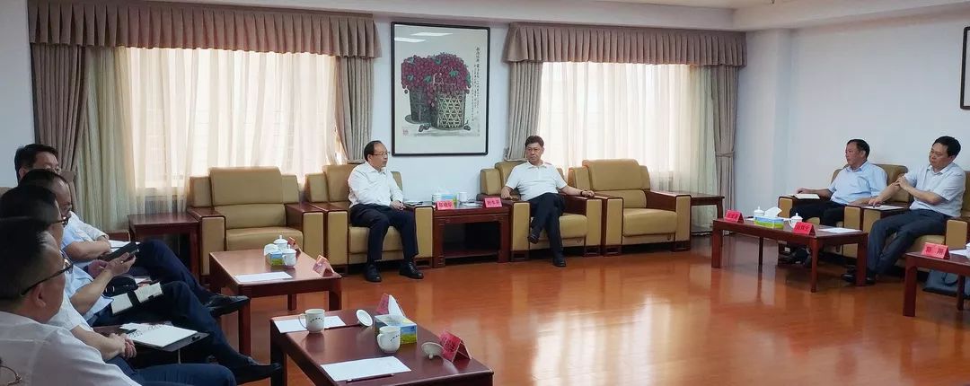 会谈现场揭阳市大南海石化工业区委书记,管委会主任陈俊谦,区委副书记