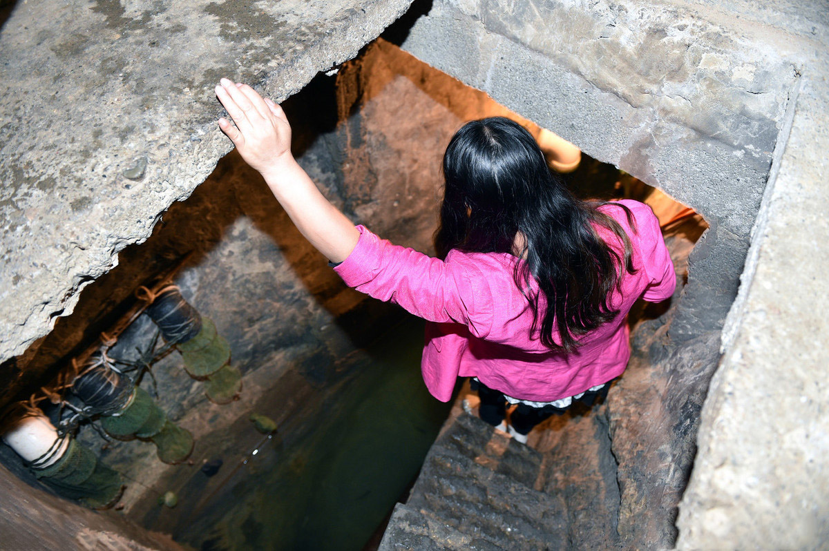 重庆一农户家挖出神奇鱼泉,源源不断涌出上百斤鱼,吸引无数游客