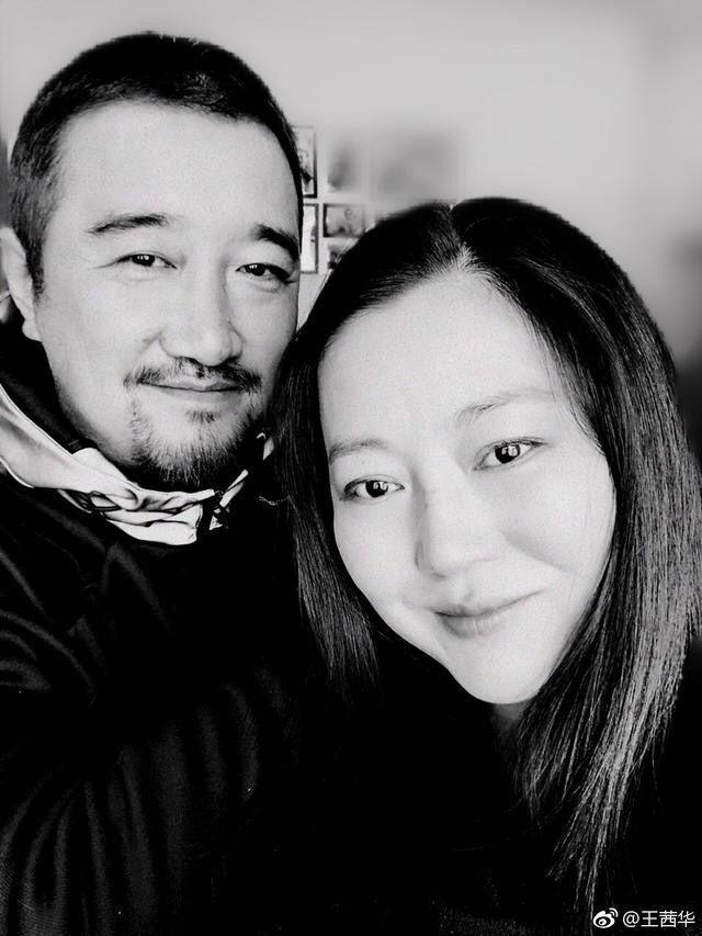 据说当时还是王茜华主动追的沈航,但不管怎样两人如今也是生活美满.