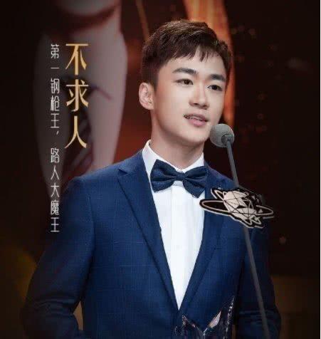 在鲨鱼哟,逆心来到虎牙之后,大家觉得和平精英一哥还会是不求人吗?