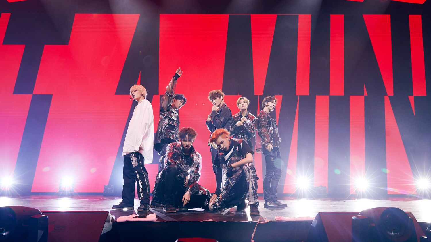 乐华十周年演唱会官方照公开狼少年justin热血归来