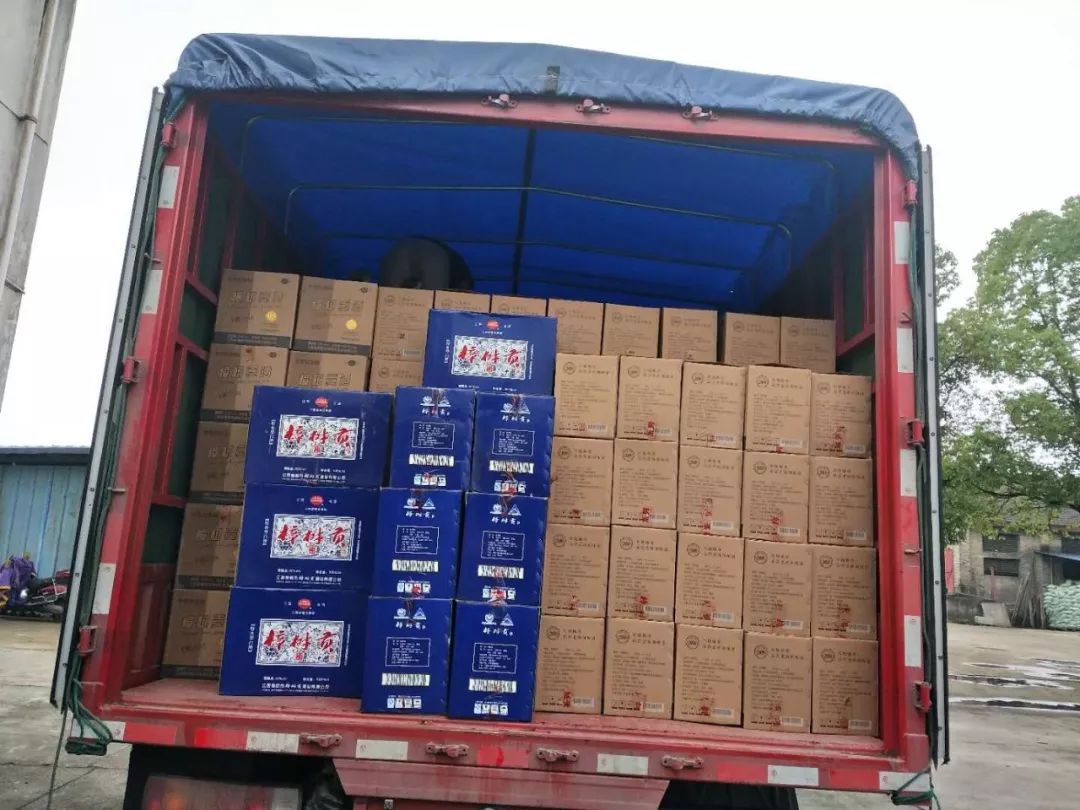 好酒不分淡旺季樟树贡酒每天都是排队发货今日发往二家抚州上饶装车中