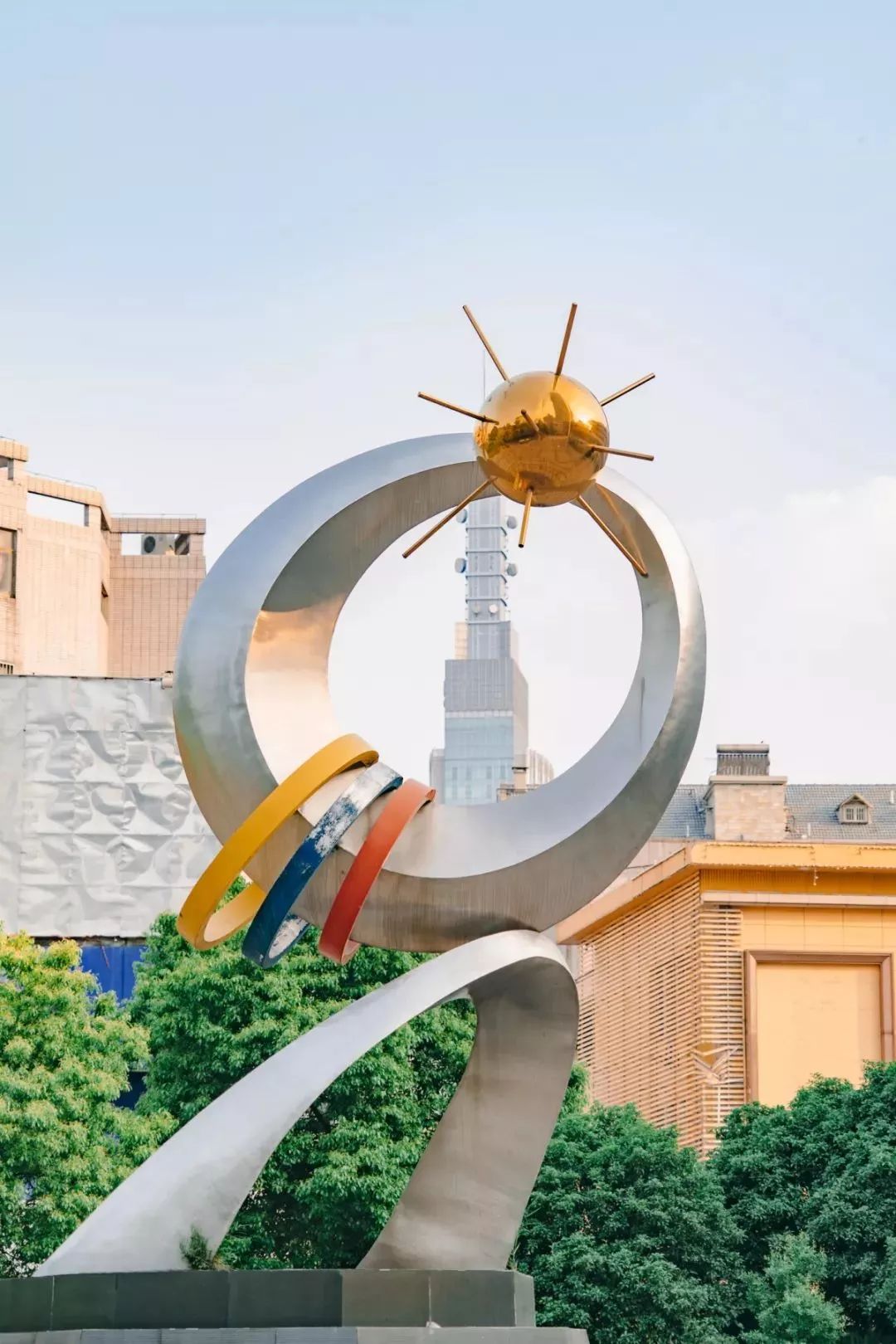 如果要是定位一下南京人的青春坐标,那么大部分要在军人俱乐部抱团.