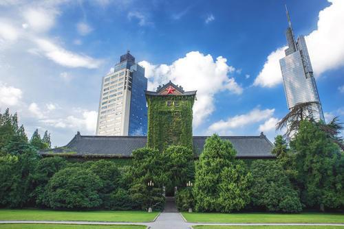 阳光正好,不教人间变白头——寻访南大鼓楼校区