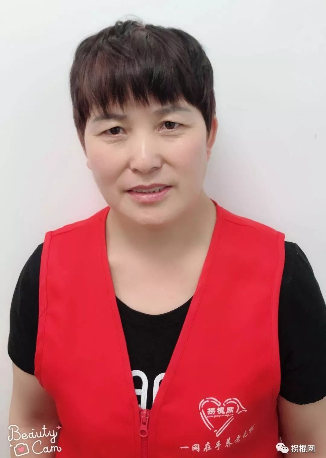 居家陪护员李金荣李大姐不但有爱心,还有耐心和童心,她不嫌脏不嫌累