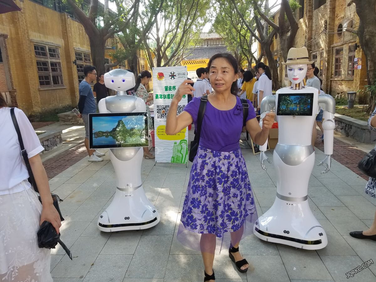 旅游景区机器人导游智慧景点新体验