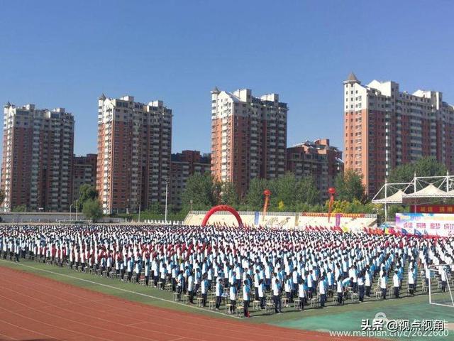 朔州市四中举行〈奔向成功〉主题升旗仪式剪影_第四中学