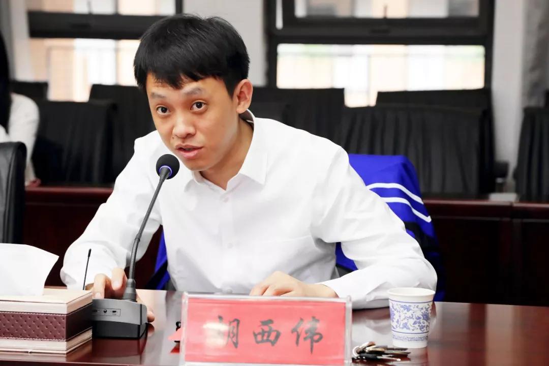 武汉晴川学院董事李巍,当代教育高级副总裁,武汉晴川学院校长胡西伟