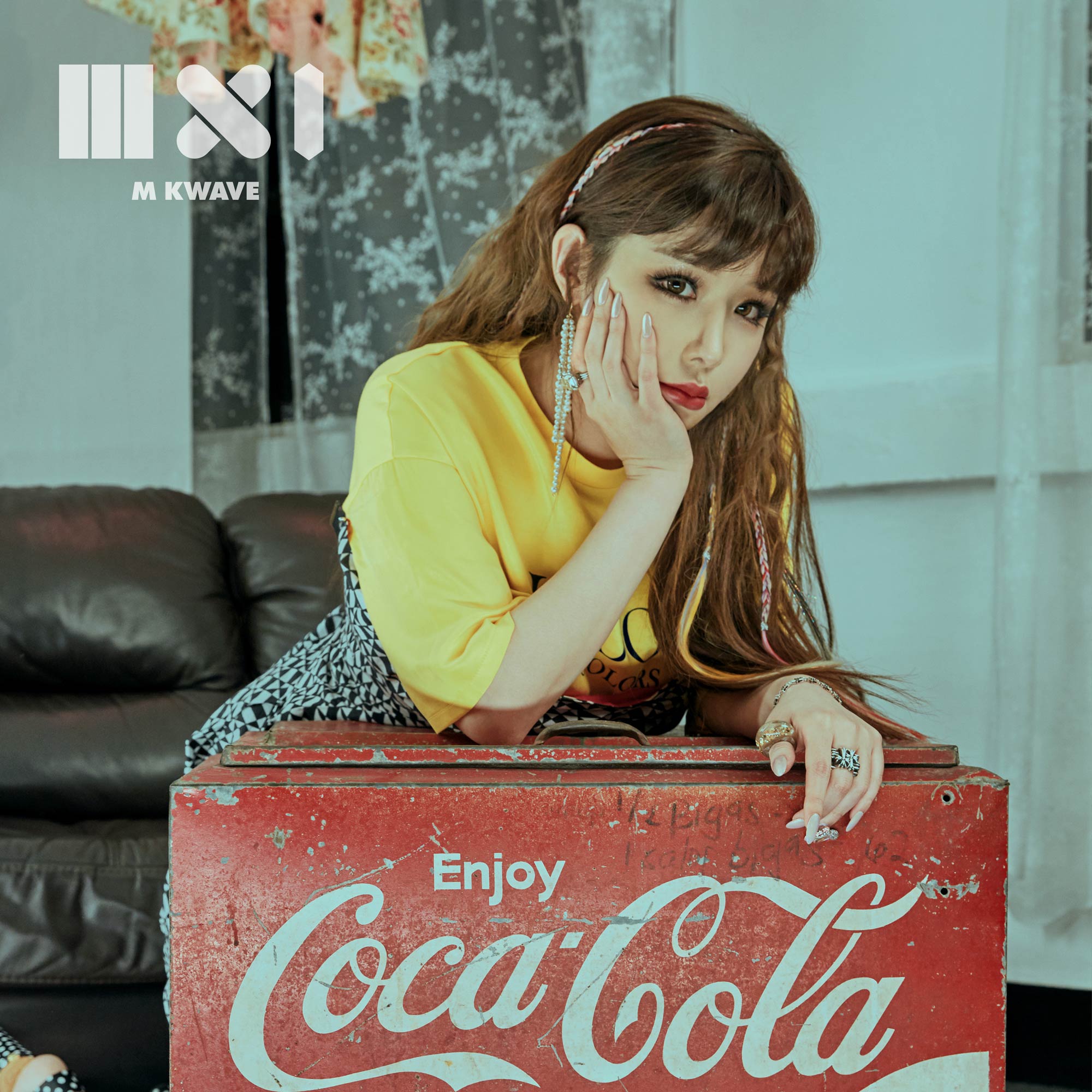 1/ 12 搜狐韩娱讯 韩国人气女团2ne1出身的歌手朴春为某时尚杂志拍摄