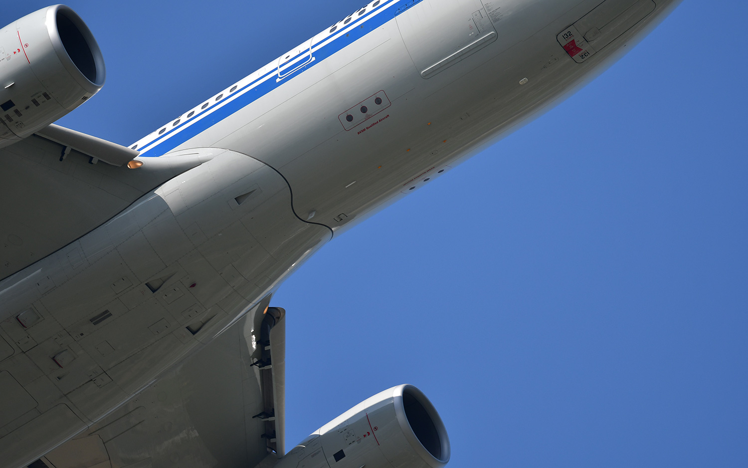 巨鸟归巢:尼康d7500拍摄北京机场飞机起降