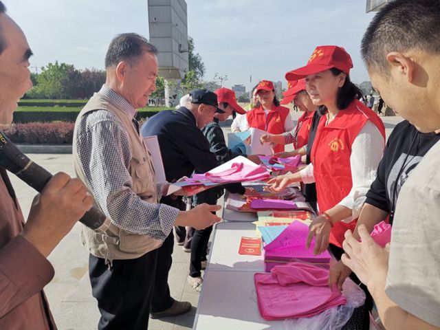 银北社区开展打击整治非法社会组织防范非法集资宣传活动