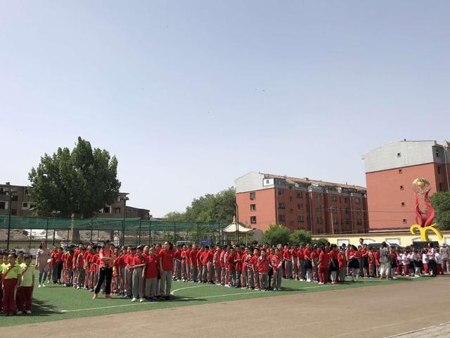 居安思危防患未然回民区海西路小学开展防火防暴应急逃生演练活动