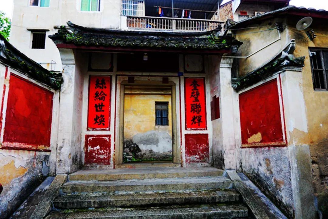 古镇中还有关岳庙,吉衍堂,明经堂,仙瑞堂,冬官第,太史第,朝议大夫第