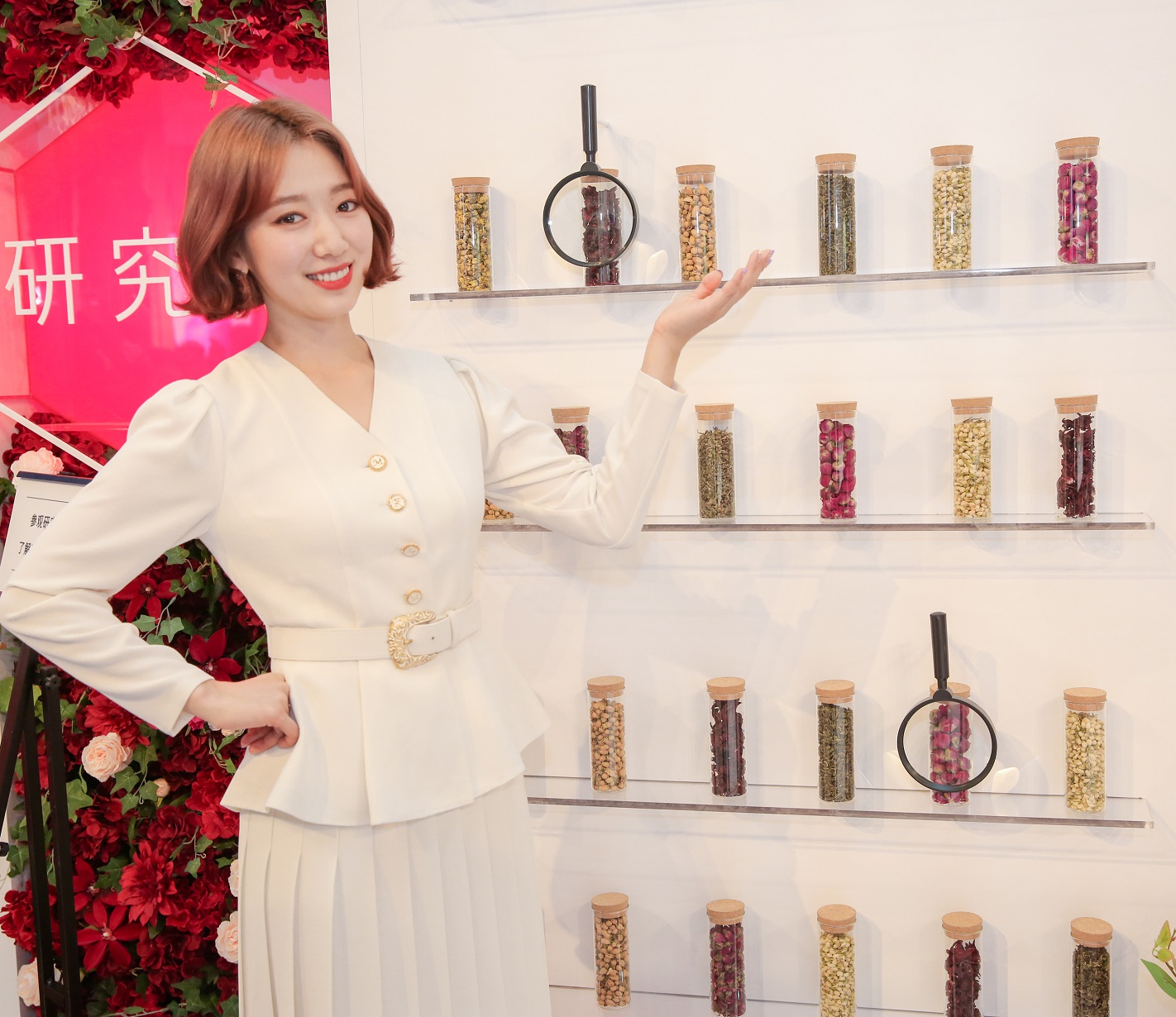 韩国当红女星朴信惠成梦妆全球代言人携手发布网红单品