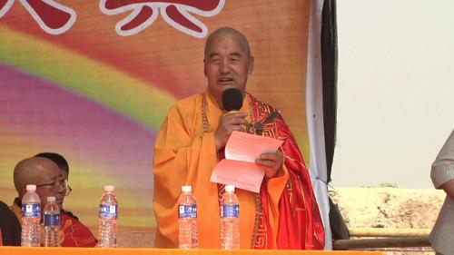 开光大殿有:清凉寺主持释信觉师傅;世界宗教协会会长:释海龙大和尚