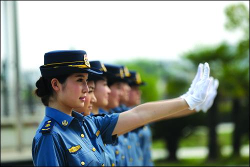 风雨相伴感恩有你记一名高速路政女执法员的平凡生活