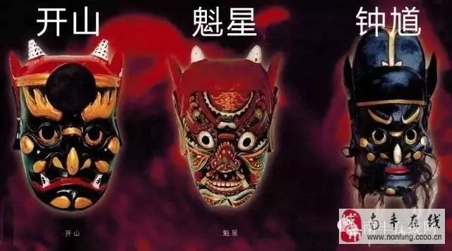 南丰傩面具的角色众多,选型奇异,千容百态,异彩纷呈,面具的神情及其冠
