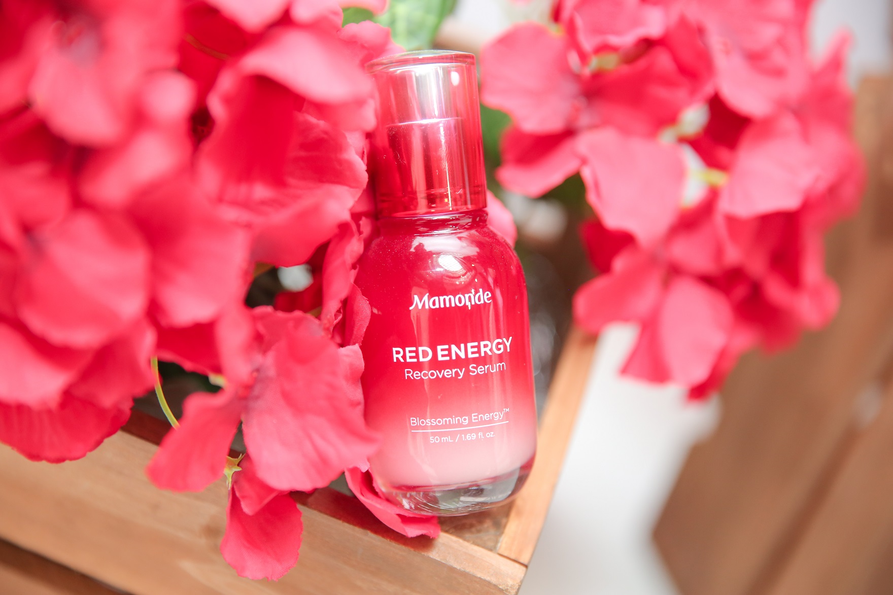 韩国当红女星朴信惠成梦妆全球代言人携手发布网红单品