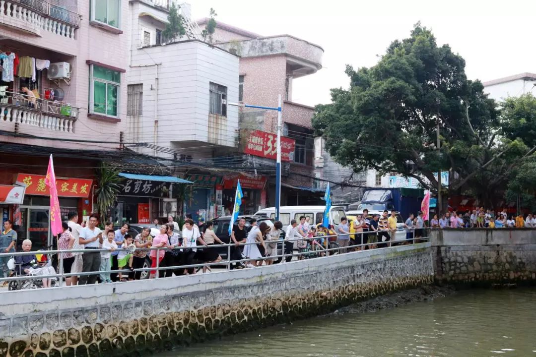 探亲啦石溪村龙船外出拜访兄弟村快来围观龙船景