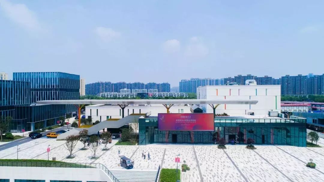 艺尚小镇国际秀场在城市配套上,建成余杭大剧院,艺尚小镇国际秀场