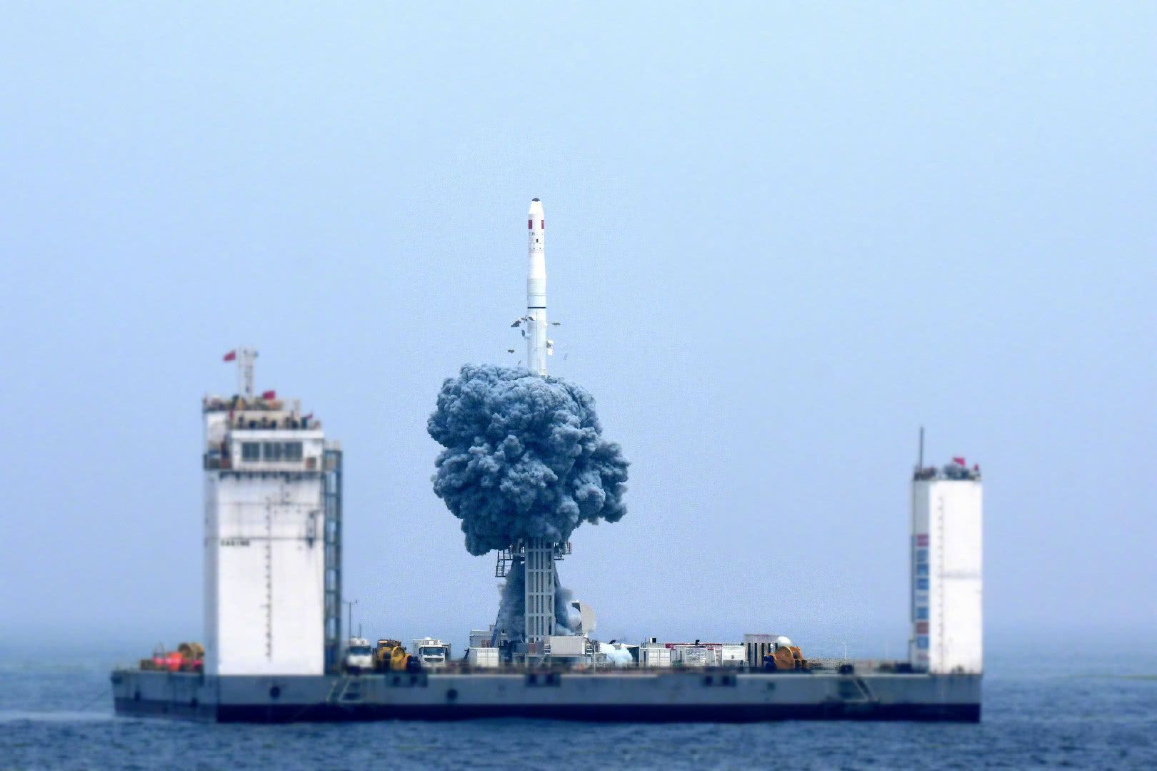 中国首次就完成海上发射,仔细一看全是亮点