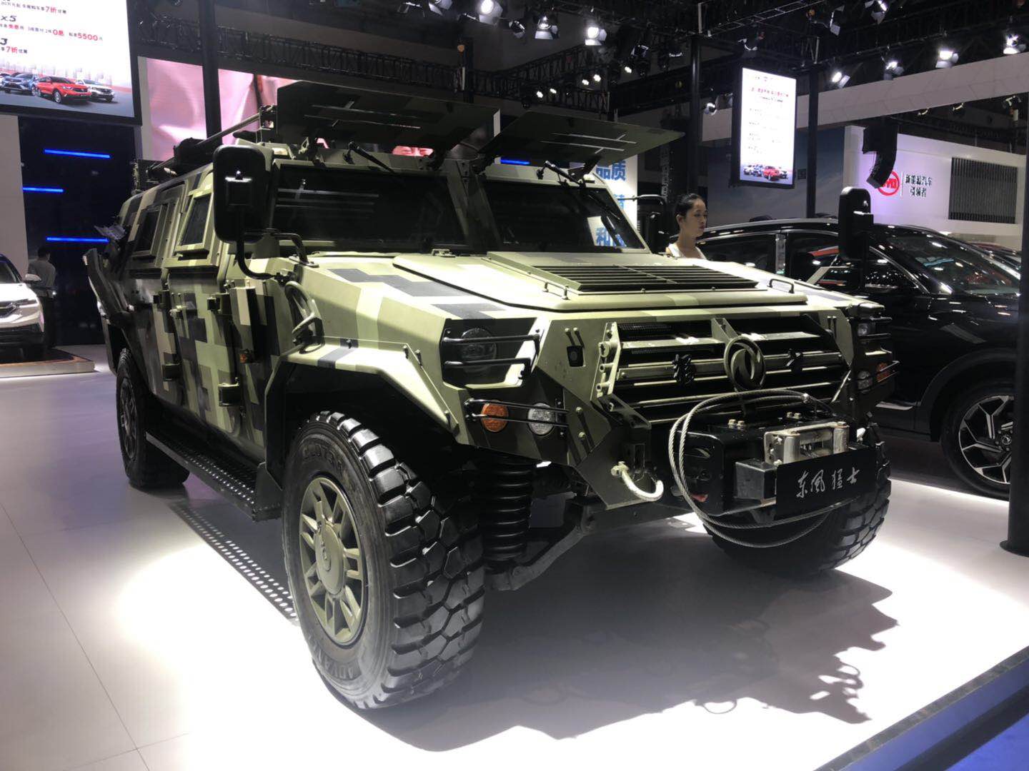 真正的硬派越野车国产硬汉东风猛士亮相