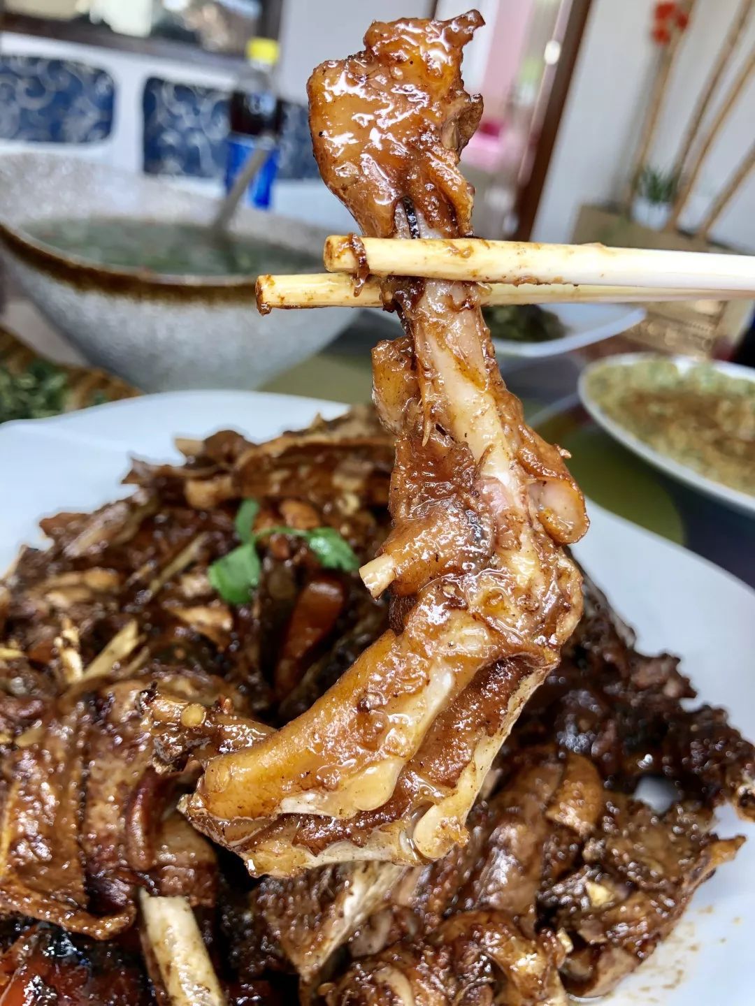 铁锅㸆大雁干烧珍珠鸡吃点不一样的