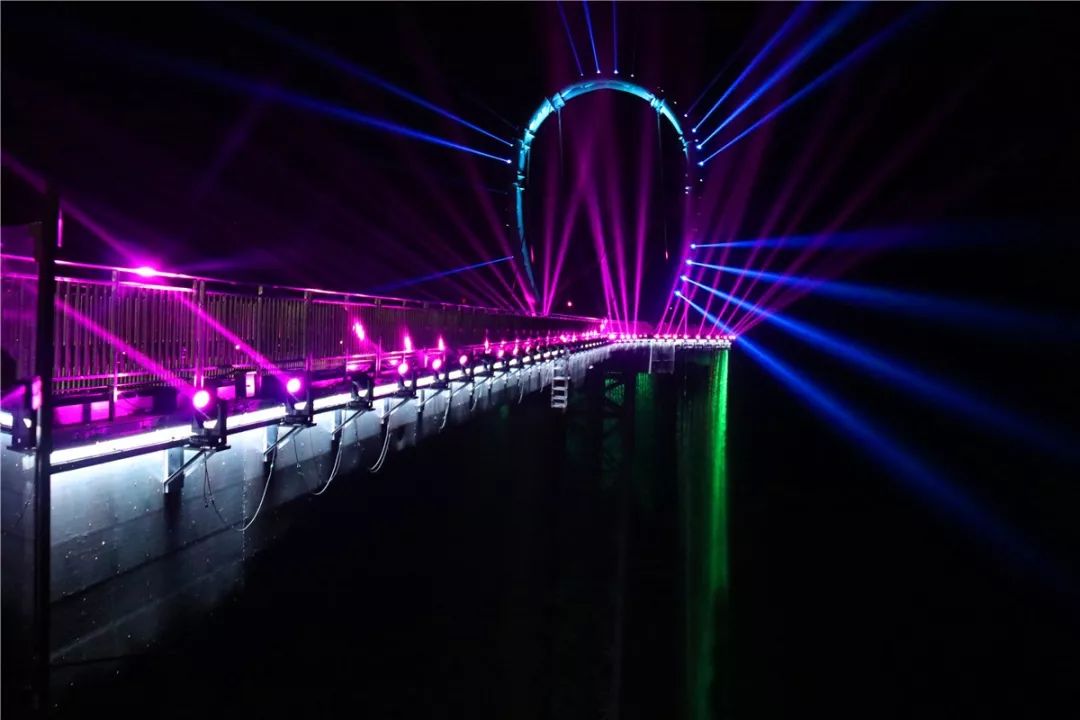 清远黄腾峡玻璃桥夜景图片