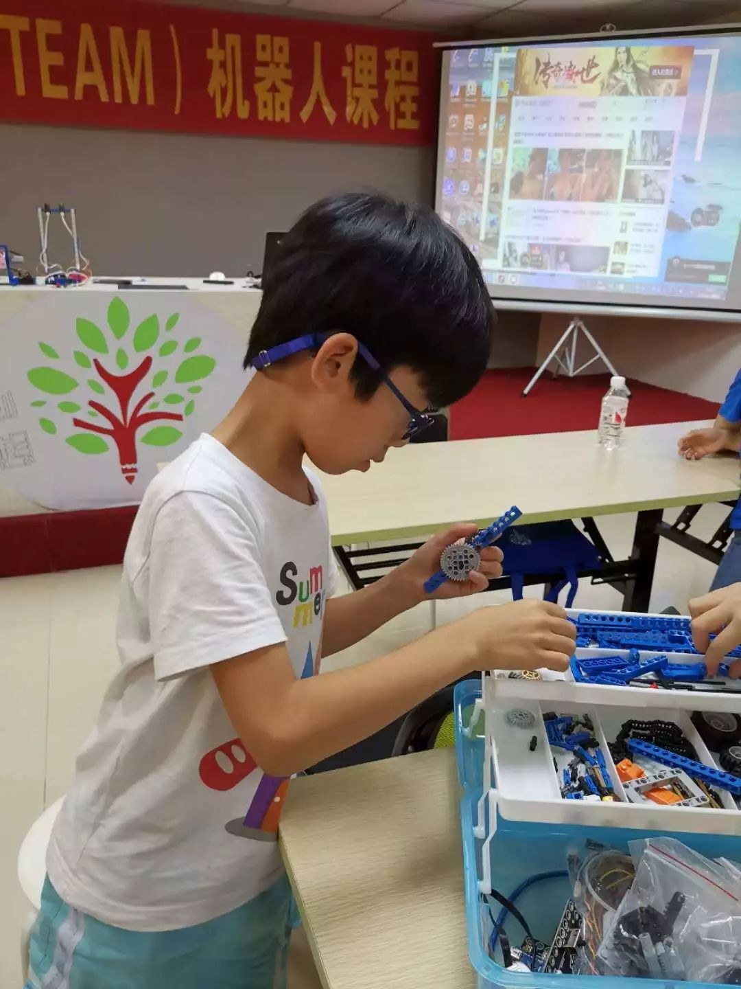 我们携手南宁中关村steam与创客教育研究中心课研组,一起带来的"创想