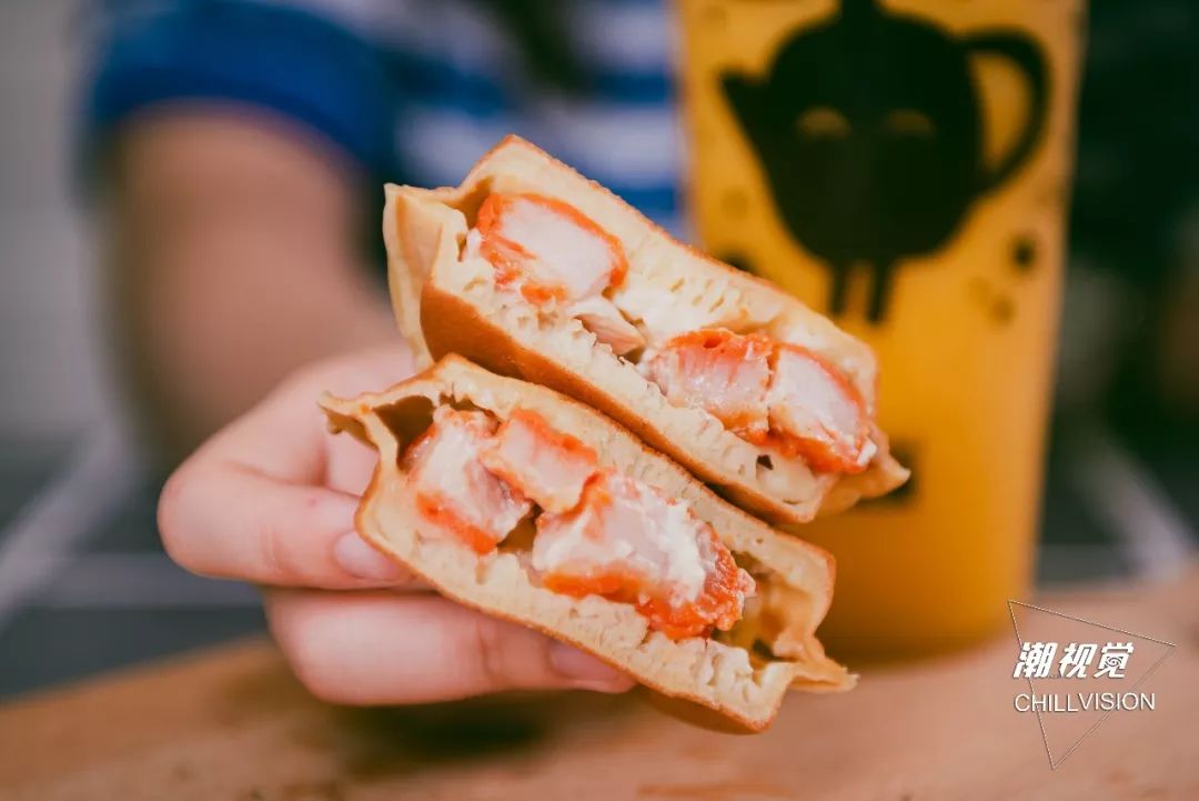 风靡全网『日式鲷鱼烧』&『辣味车轮饼』上线,犹豫5秒才敢下口!