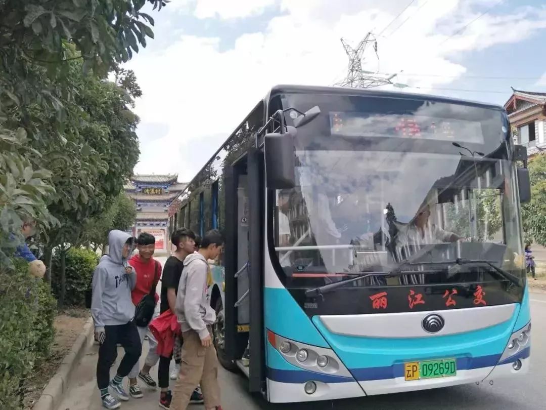 丽江公交车图片