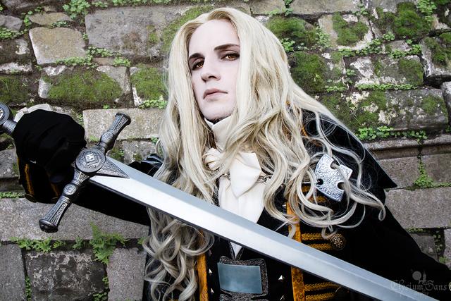 来自美国的coser扮演恶魔城角色阿鲁卡多很有几分还原度