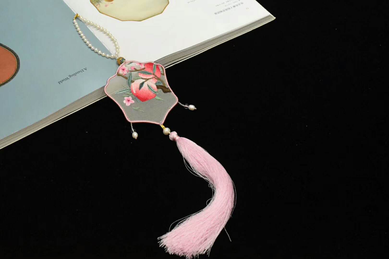 真丝饶边车挂_绣制