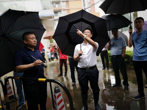 光明区委常委副区长刘德峰同志率队开展节前安全生产检查