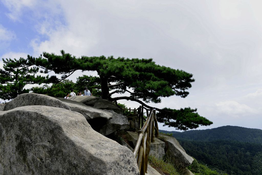 罗田薄刀峰一日游薄刀峰登天然氧吧避暑一日游