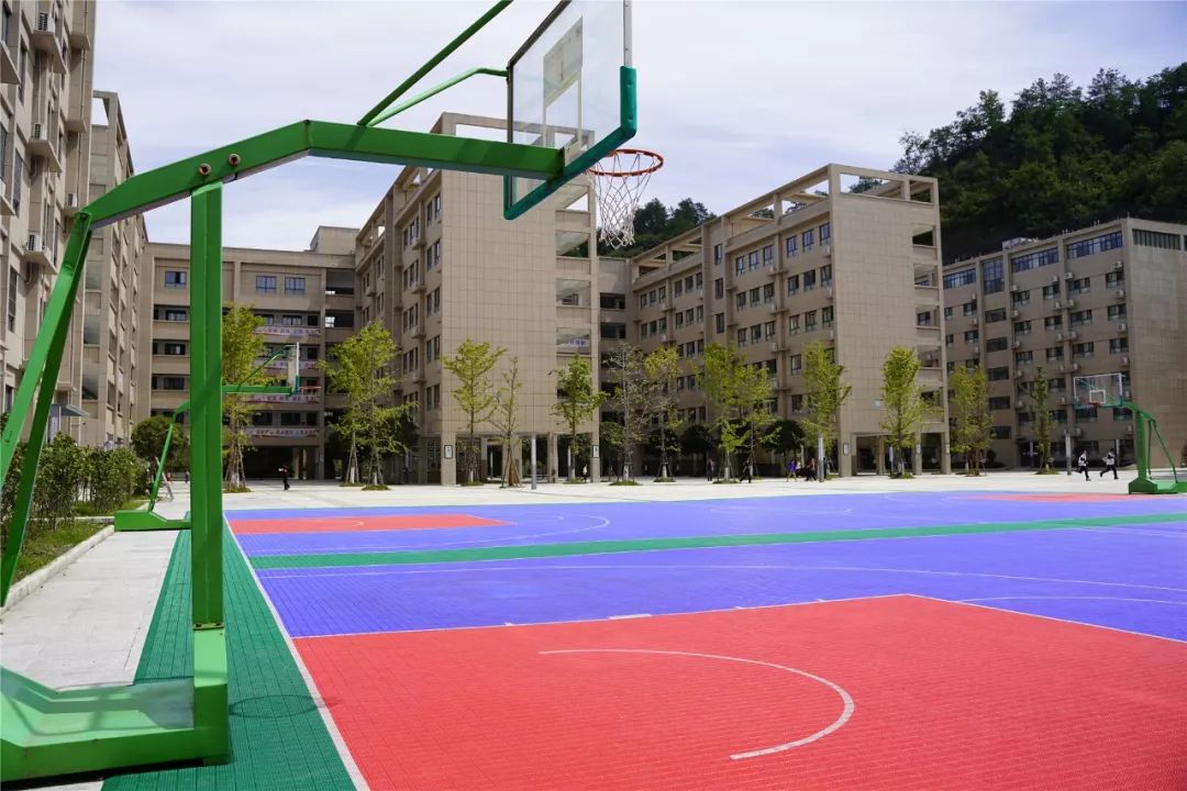 高考前夕十堰这所百年名校来了一批特殊的客人他们是