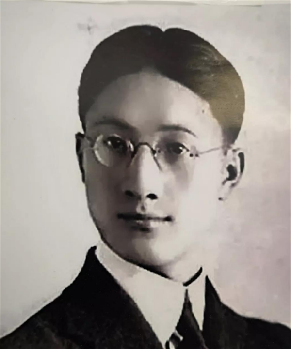 徐志摩肖像丨田跃民雕塑作品欣赏泥稿